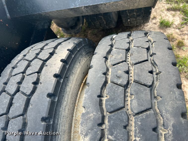 image for item JN9295 2009 Fontaine Magnitude 55H  lowboy equipment trailer