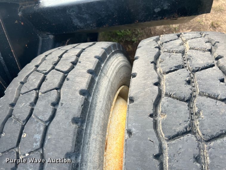 image for item JN9295 2009 Fontaine Magnitude 55H  lowboy equipment trailer