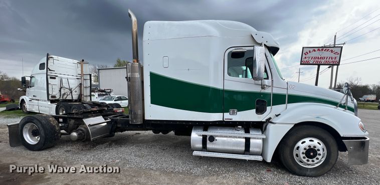 image for item KG9825 2008 Freightliner Columbia 120  semi truck