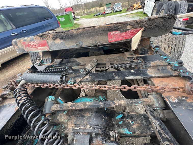 image for item KG9825 2008 Freightliner Columbia 120  semi truck