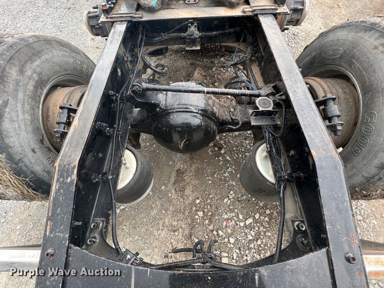 image for item KG9825 2008 Freightliner Columbia 120  semi truck