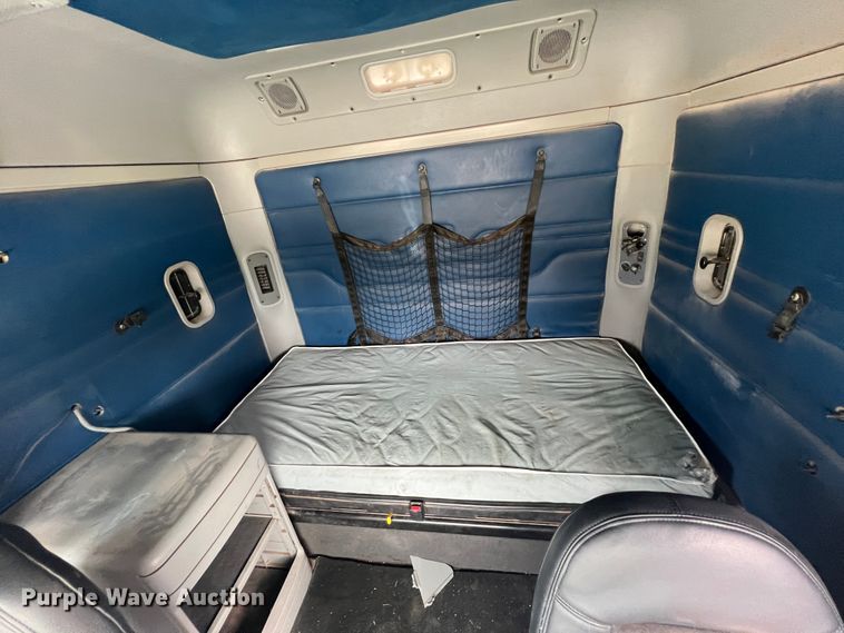 image for item KG9825 2008 Freightliner Columbia 120  semi truck