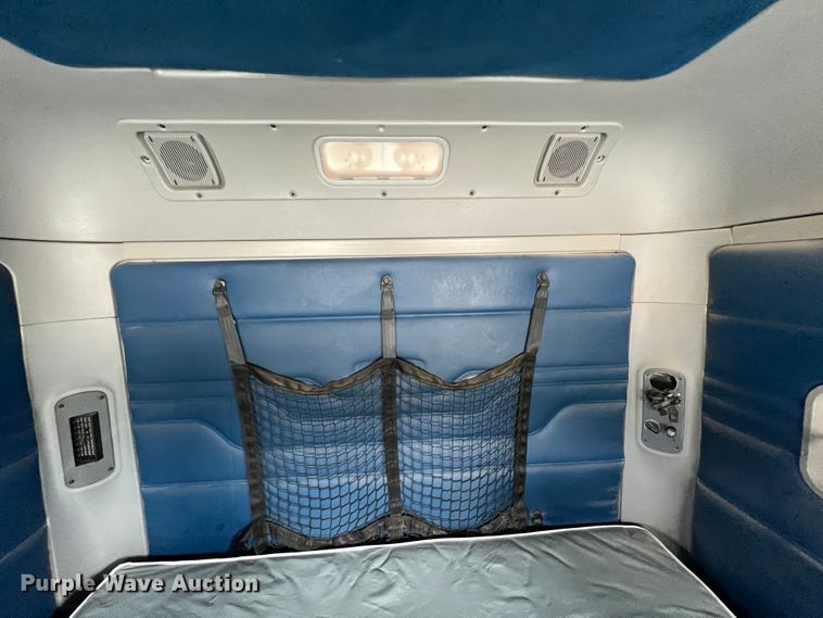 image for item KG9825 2008 Freightliner Columbia 120  semi truck