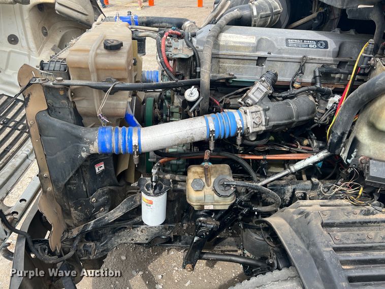 image for item KG9825 2008 Freightliner Columbia 120  semi truck