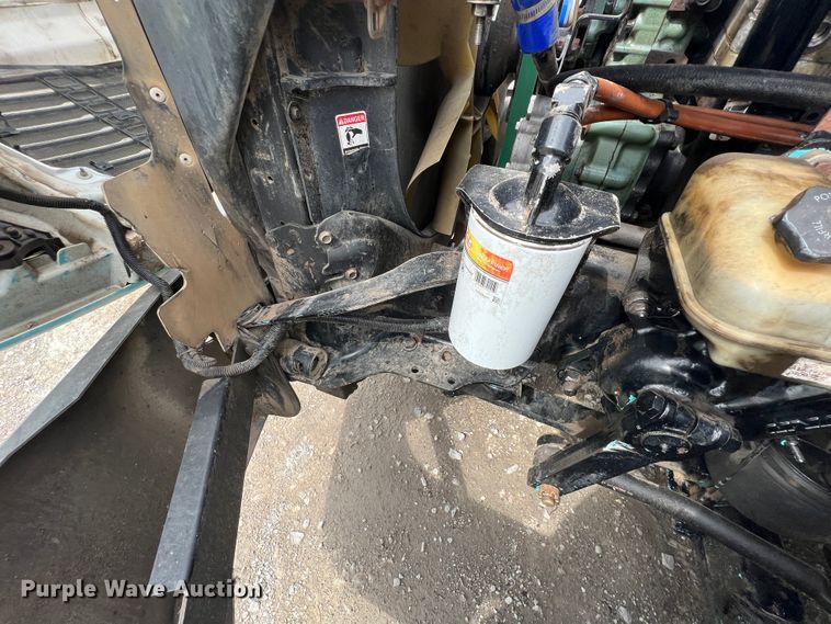 image for item KG9825 2008 Freightliner Columbia 120  semi truck