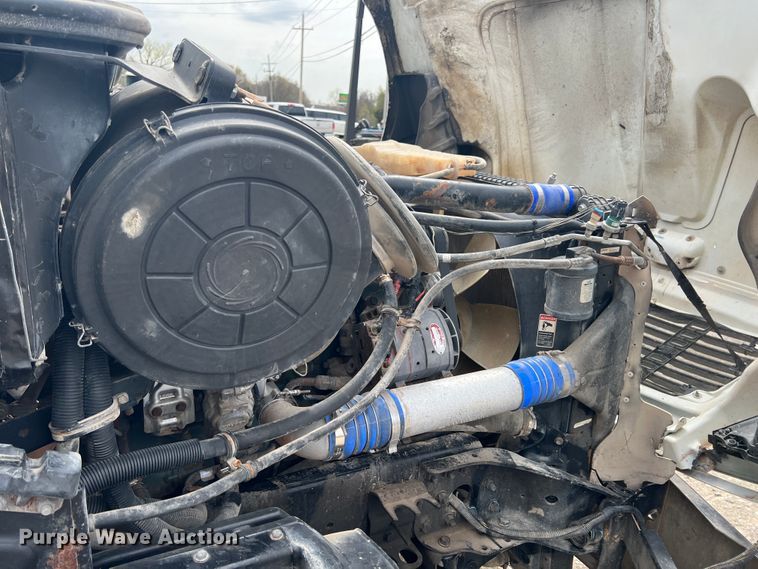 image for item KG9825 2008 Freightliner Columbia 120  semi truck