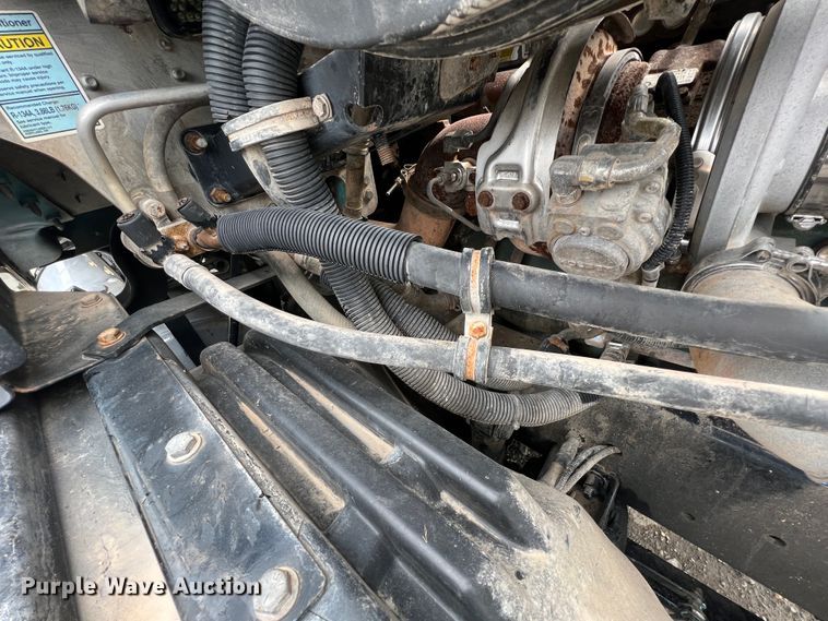 image for item KG9825 2008 Freightliner Columbia 120  semi truck