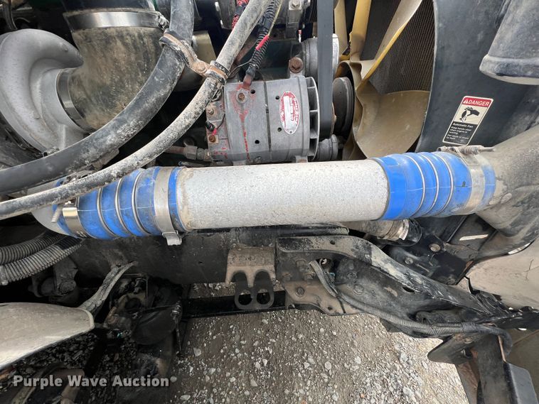 image for item KG9825 2008 Freightliner Columbia 120  semi truck