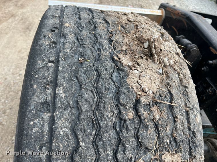 image for item KG9825 2008 Freightliner Columbia 120  semi truck