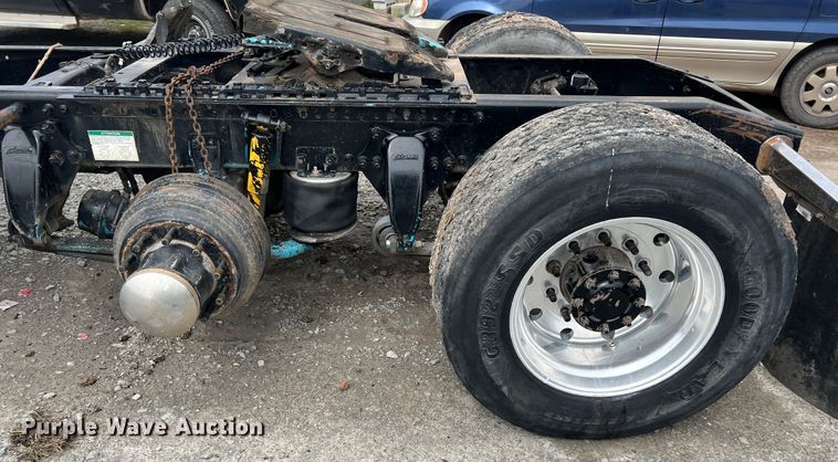 image for item KG9825 2008 Freightliner Columbia 120  semi truck