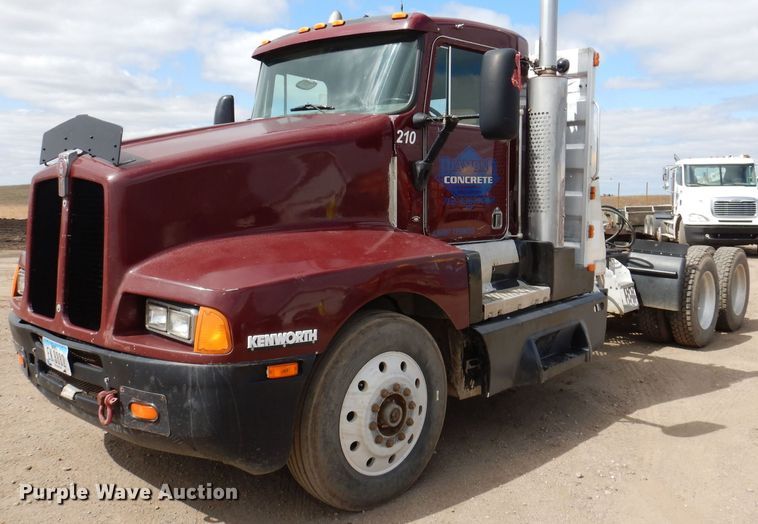 image for item KN9967 1990 Kenworth T600  semi truck