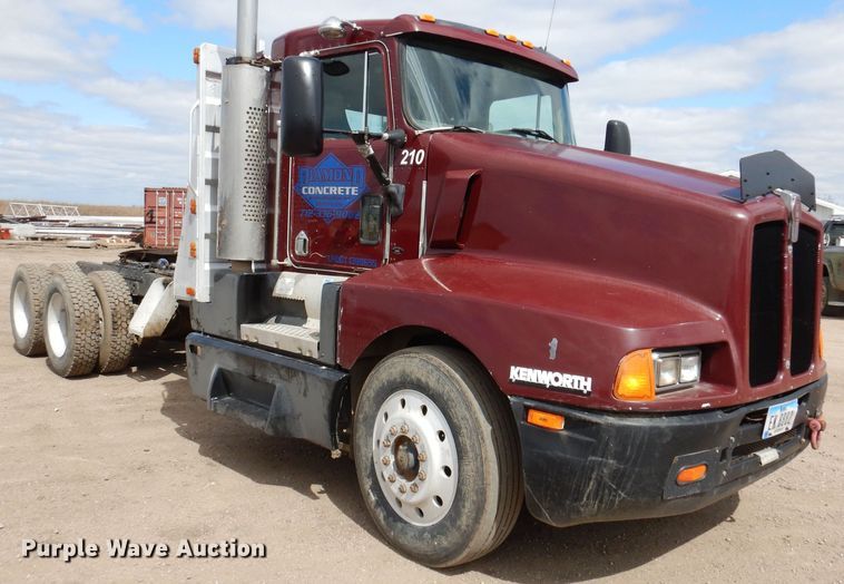 image for item KN9967 1990 Kenworth T600  semi truck