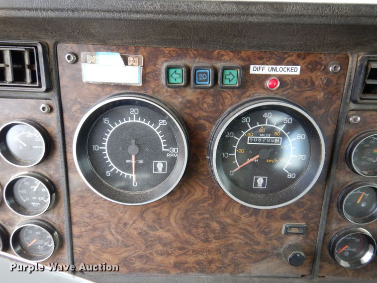 image for item KN9967 1990 Kenworth T600  semi truck