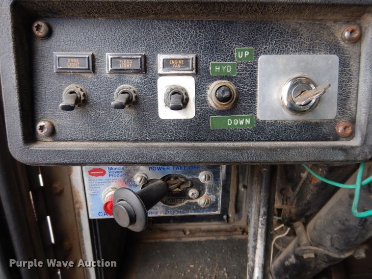 image for item KN9967 1990 Kenworth T600  semi truck