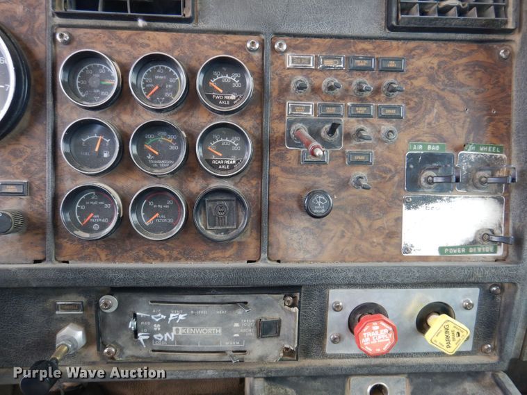 image for item KN9967 1990 Kenworth T600  semi truck