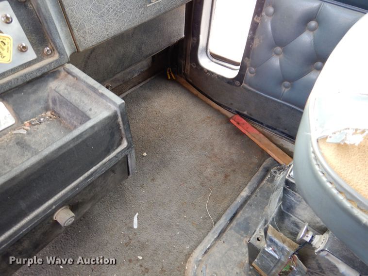 image for item KN9967 1990 Kenworth T600  semi truck