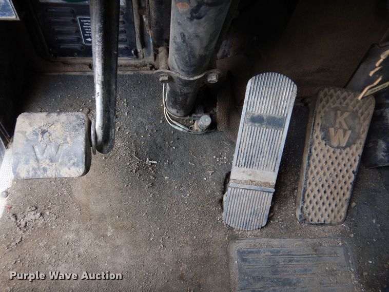 image for item KN9967 1990 Kenworth T600  semi truck