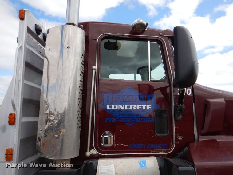 image for item KN9967 1990 Kenworth T600  semi truck