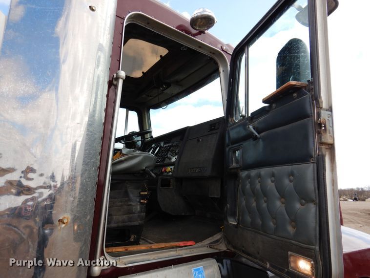 image for item KN9967 1990 Kenworth T600  semi truck