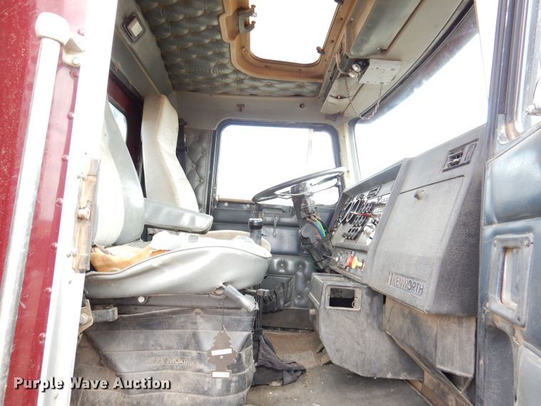 image for item KN9967 1990 Kenworth T600  semi truck