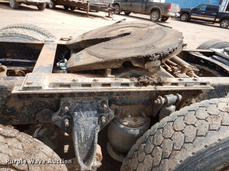 image for item KN9968 2005 Freightliner Columbia  semi truck