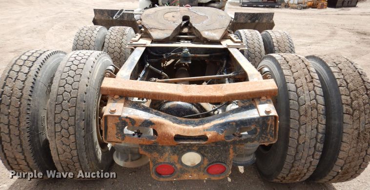 image for item KN9968 2005 Freightliner Columbia  semi truck