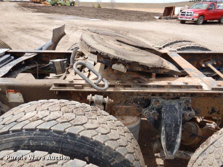 image for item KN9968 2005 Freightliner Columbia  semi truck