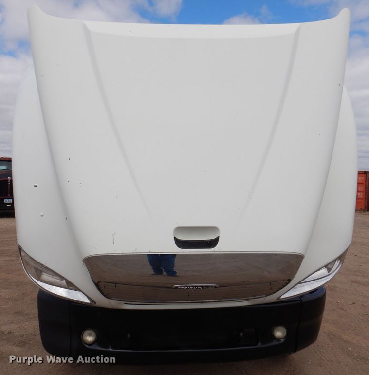 image for item KN9968 2005 Freightliner Columbia  semi truck