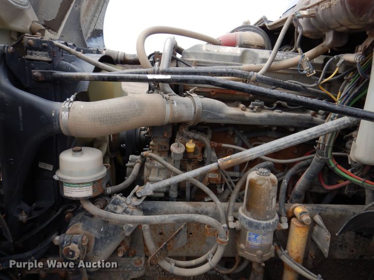 image for item KN9968 2005 Freightliner Columbia  semi truck