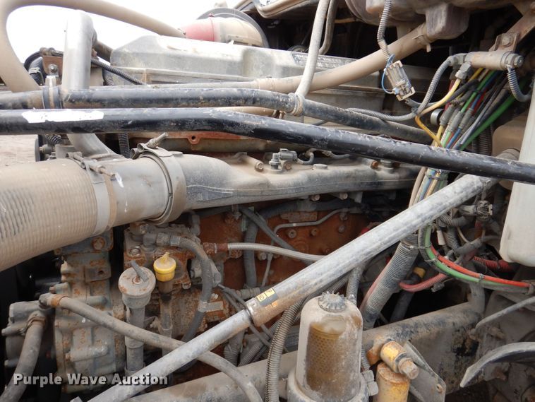 image for item KN9968 2005 Freightliner Columbia  semi truck