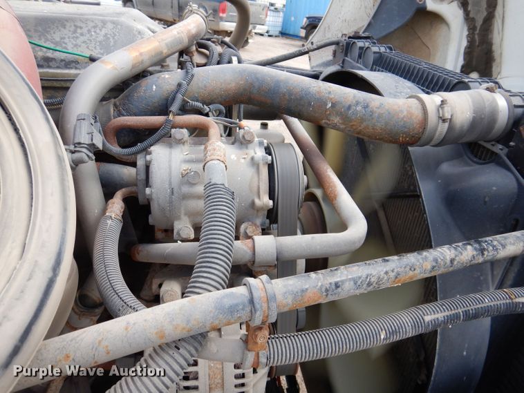 image for item KN9968 2005 Freightliner Columbia  semi truck