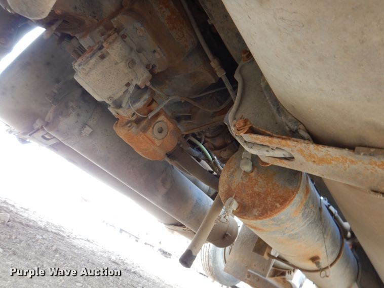 image for item KN9968 2005 Freightliner Columbia  semi truck