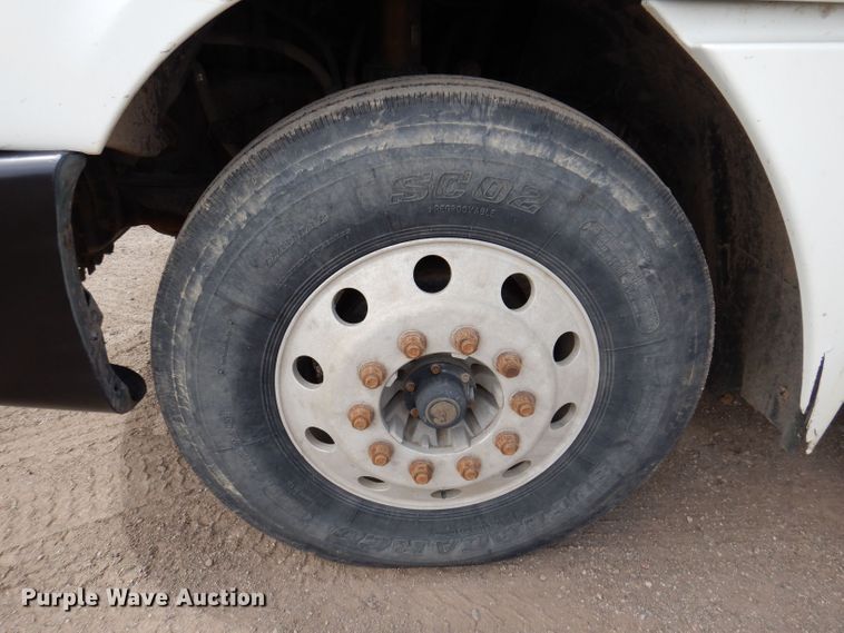 image for item KN9968 2005 Freightliner Columbia  semi truck