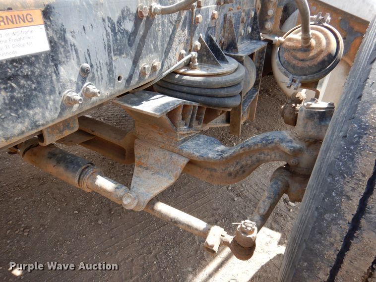 image for item KN9968 2005 Freightliner Columbia  semi truck