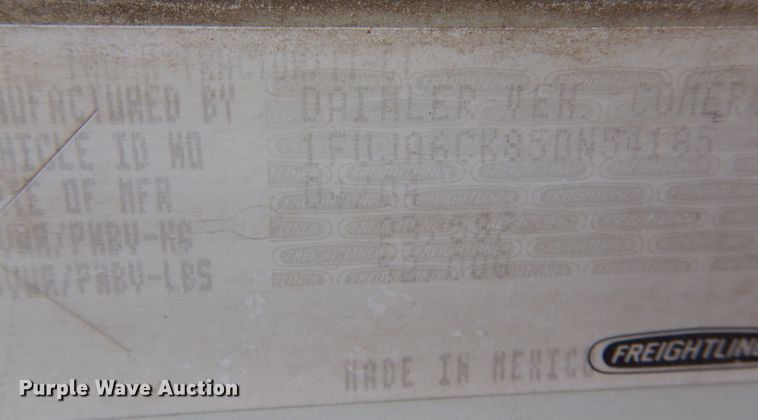 image for item KN9968 2005 Freightliner Columbia  semi truck