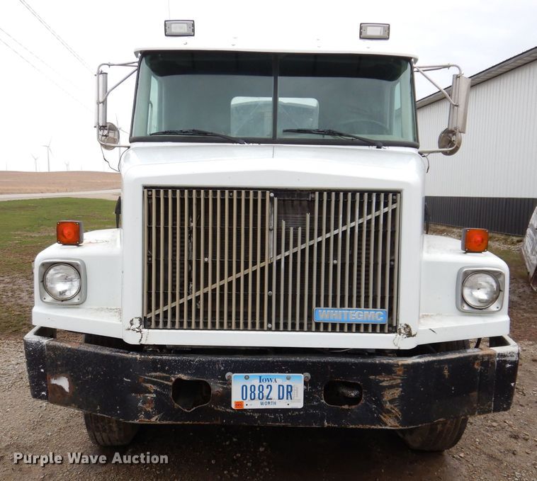 image for item KN9989 1994 White GMC WG  semi truck