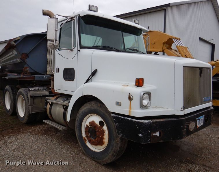 image for item KN9989 1994 White GMC WG  semi truck