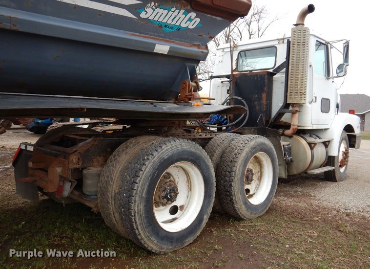 image for item KN9989 1994 White GMC WG  semi truck