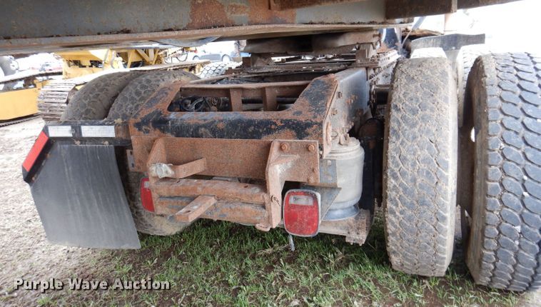 image for item KN9989 1994 White GMC WG  semi truck