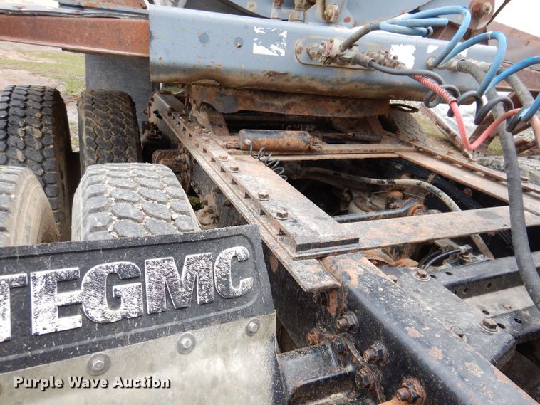 image for item KN9989 1994 White GMC WG  semi truck