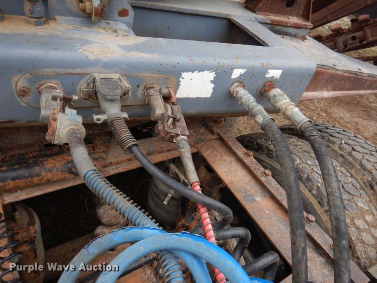 image for item KN9989 1994 White GMC WG  semi truck