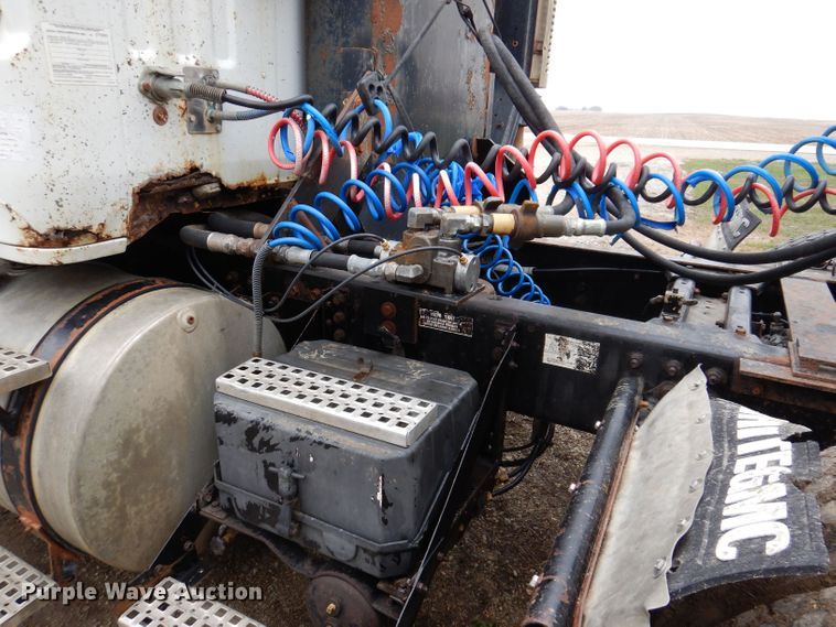 image for item KN9989 1994 White GMC WG  semi truck