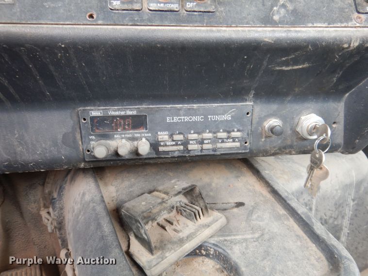 image for item KN9989 1994 White GMC WG  semi truck