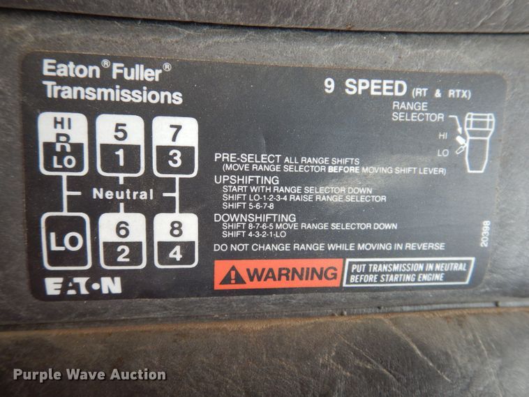 image for item KN9989 1994 White GMC WG  semi truck