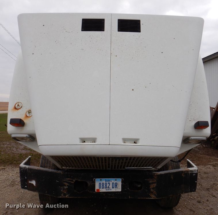 image for item KN9989 1994 White GMC WG  semi truck