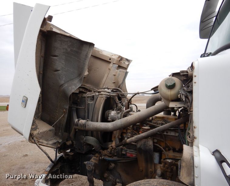 image for item KN9989 1994 White GMC WG  semi truck