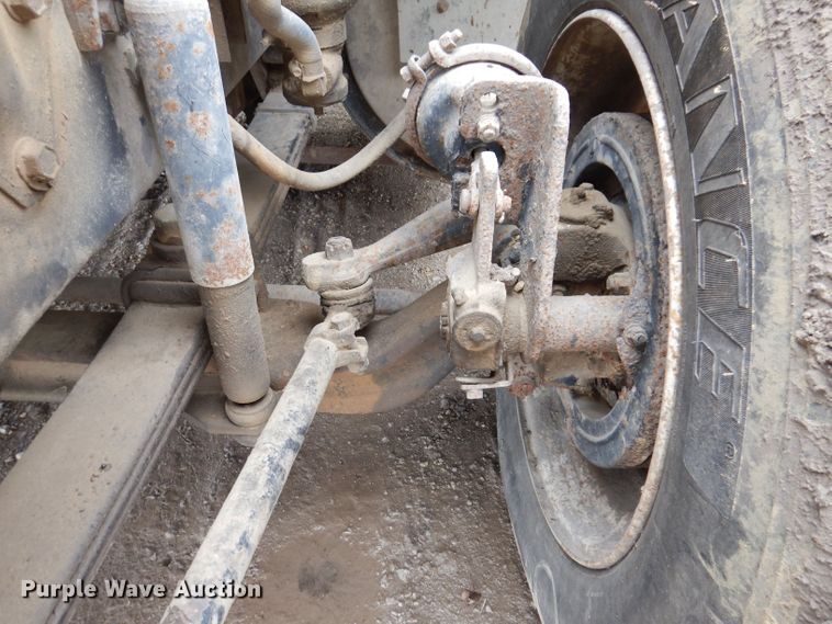 image for item KN9989 1994 White GMC WG  semi truck