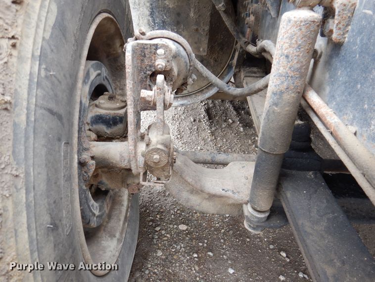 image for item KN9989 1994 White GMC WG  semi truck