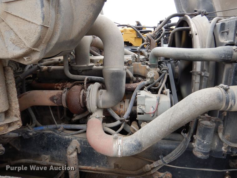 image for item KN9989 1994 White GMC WG  semi truck