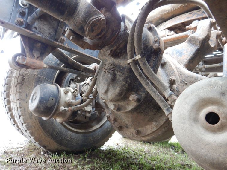 image for item KN9989 1994 White GMC WG  semi truck